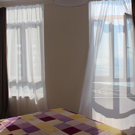 Gorgiladze Seaside Apartment Batumi Quarto foto